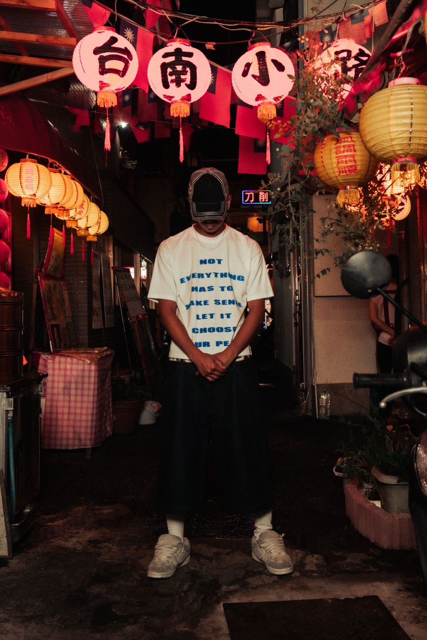 SPRAY GRAPHIC T-SHIRT